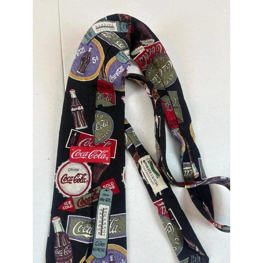 Coca-Cola Men's Silk Tie‎ Vintage Advertising Soda Pop Black Red USA